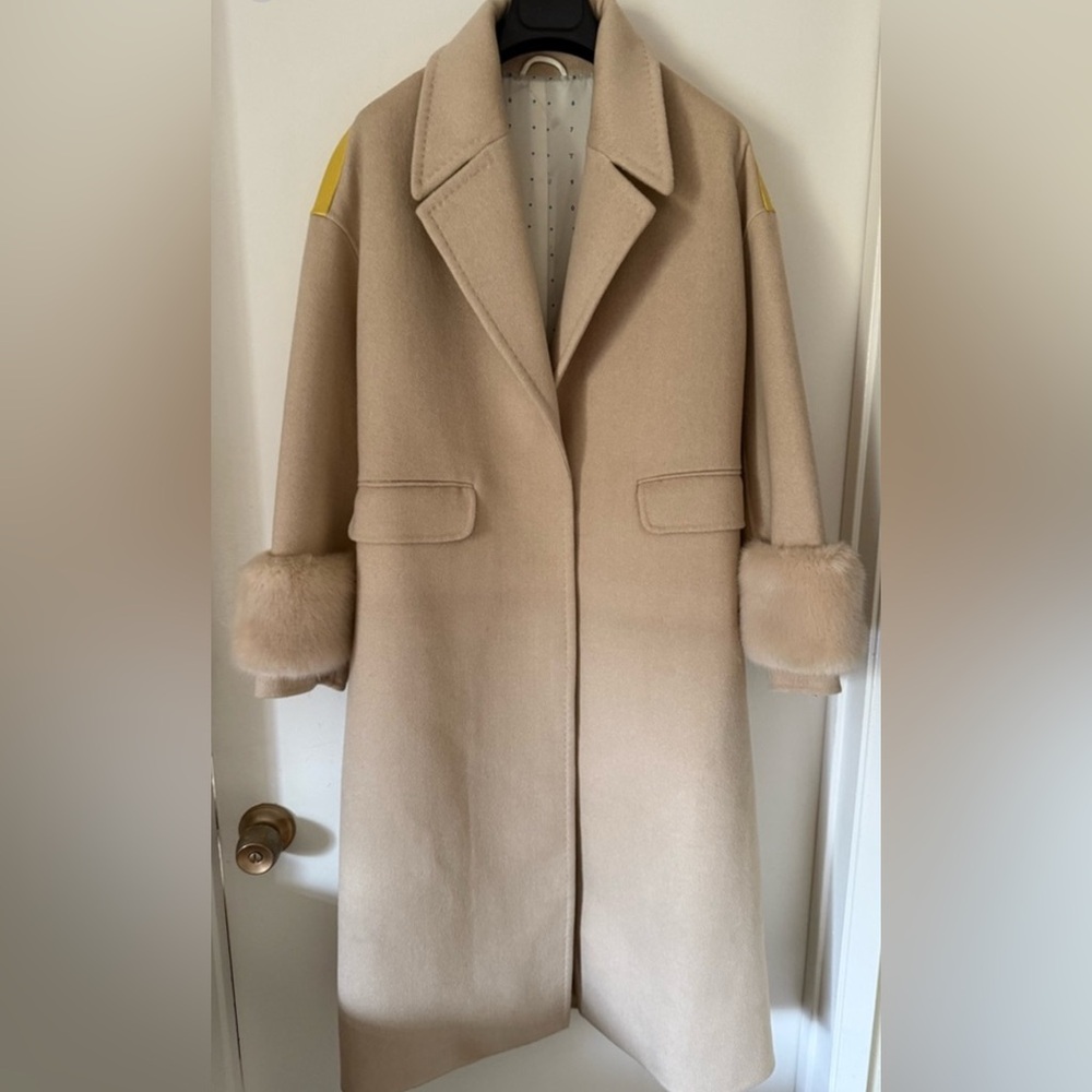 VINTAGE Y2K Beige & Butter Cream Wool Blend Coat with Faux Fur Cuffs - Picture 1 of 5